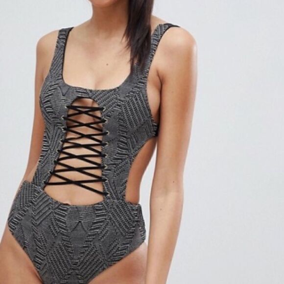 Planet Blue One Piece Bathing Suit - NEW - Size Medium Black & Brown Pattern - Picture 1 of 11
